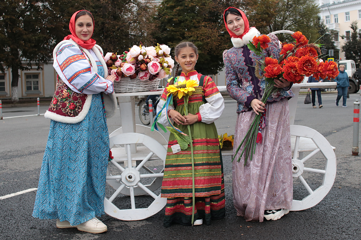 Ярославская ярмарка. Ярмарка в Ярославле. Ярмарка Ярославль на Советской.